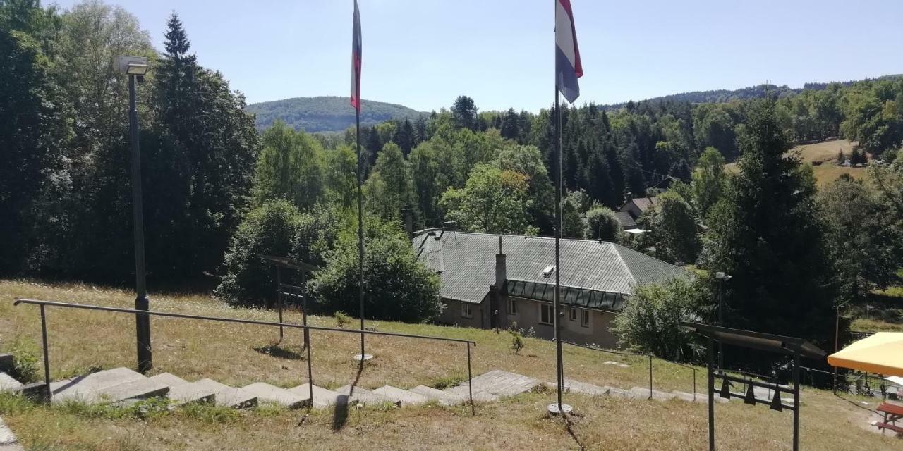 Отель Olivin Kytlice Hiker Huts Экстерьер фото