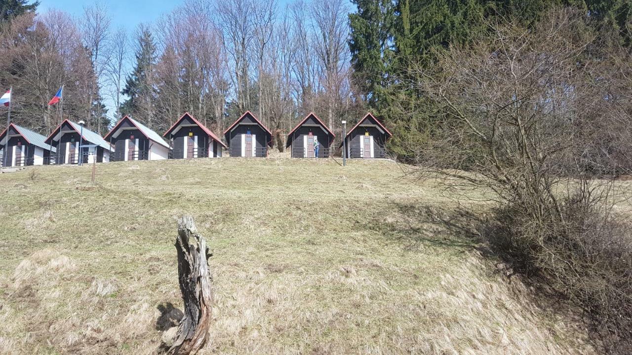 Отель Olivin Kytlice Hiker Huts Экстерьер фото