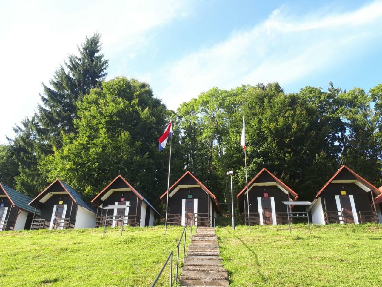 Отель Olivin Kytlice Hiker Huts Экстерьер фото