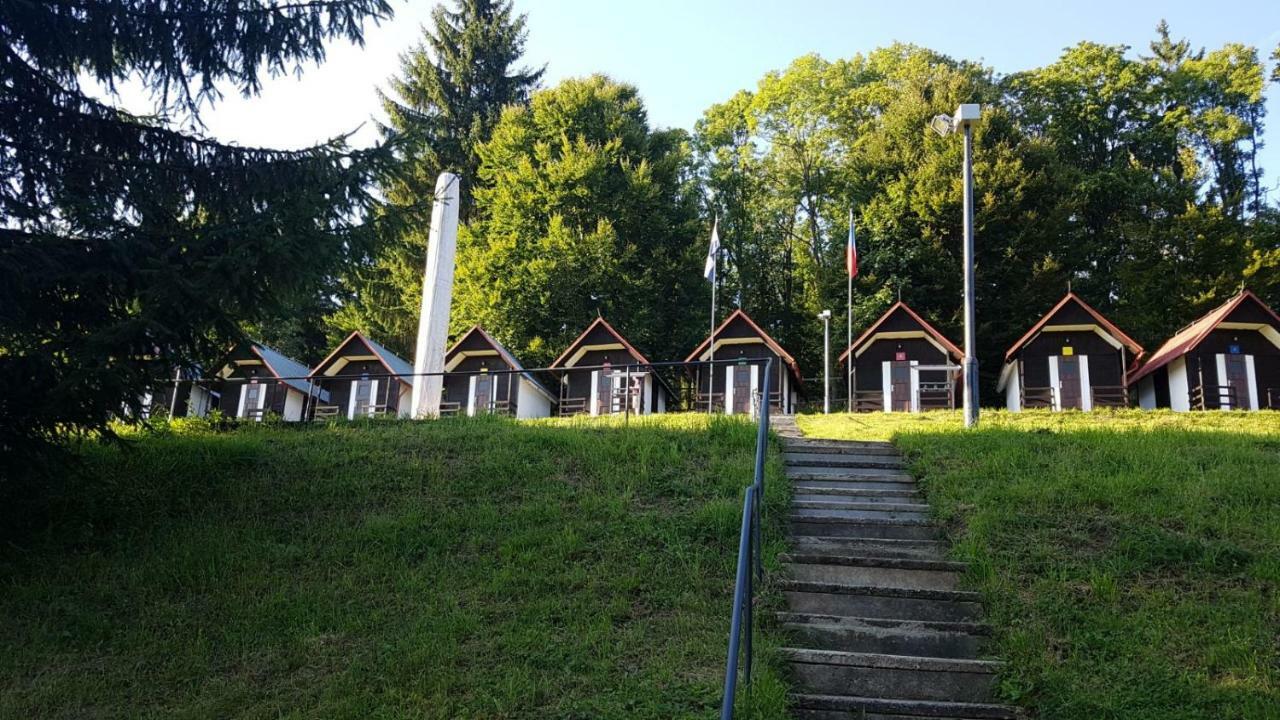 Отель Olivin Kytlice Hiker Huts Экстерьер фото